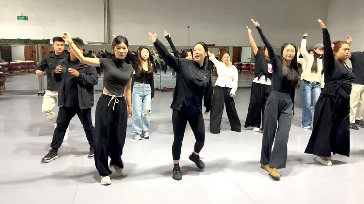 演也正在紧