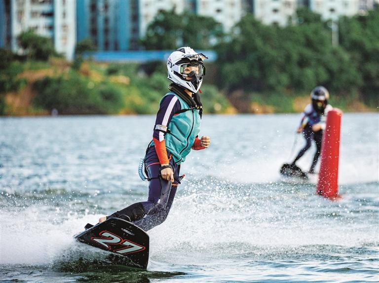 涵盖水, 绽放, 游博览会举 涵盖水, 绽放, 游博览会举